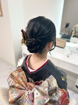 ヘアーメイクサロンアール(hair make salon R)の写真/東京のブライダルサロン出身のオーナーが特別な日を彩る着付けを担当！あなたの思い出を一緒に作ります♪