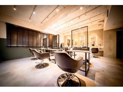 アーサス ヘアー サローネ 北千住店(Ursus hair salone by HEADLIGHT)の写真