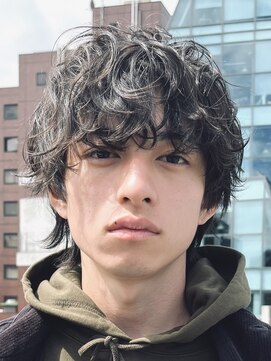 バイフィフス 原宿/表参道(by fifth) 緩めツイストスパイラルパーマウルフセンターパート七三分け長め