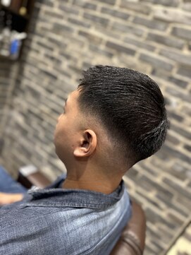 ミリオンバックス 御徒町店(Million Backs) フェード/アップバンク/バーバー<理容室>[メンズ/理容室/眉毛]