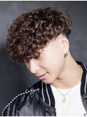スペインカールスパイラルパーマツーブロックフェード