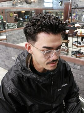 スリーセント 栄(3/cent) 大人パーマ/テーパーフェード/テーパー/メンズパーマ/スパイラル