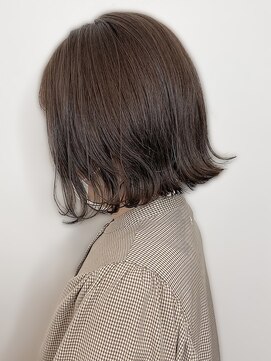 エミュー(emue) 20代30代透明感モカブラウンショート×外ハネボブ韓国風