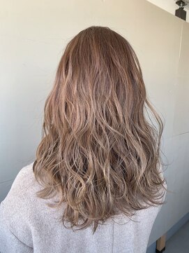 リノショアーズ ショウナン 辻堂店(RinoShores SHONAN) くびれヘルシースタイルふんわりウェーブミルクティーベージュ