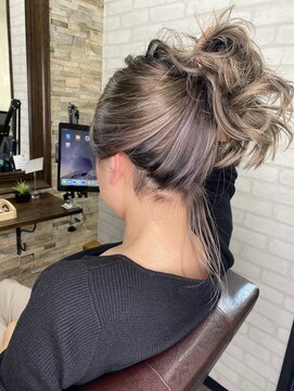 アトリエナガノ(atelier nagano) ニュアンスカラー/センターパート/ツヤ髪スタイル/ブルージュ