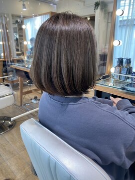 ネオリーブ チロル 横浜西口店(Neolive CiroL.) ナチュラルアッシュベージュ　ワンホンボブ