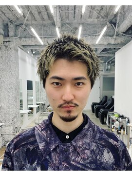 ユイツ ブリーチカラー×スパイキーショート