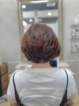 レヴィア(revia) #髪のクセを活かした大人ショート