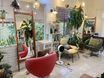 アンテイア(Antheia)の写真/[個室もあり]お庭を眺めながらくつろげる贅沢空間です♪店内には優しいアロマの香りも…＊