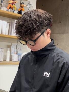 イーラ(era) 波巻きスペインカール　メンズ　パーマ　フェード　眉カット