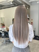 イリ 梅田(ili) グレージュカラー