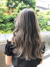 【LAIDBACK代官山】人気の秘密をご紹介♪《ハイライト/白髪ぼかし/レイヤーカット/ハリウッドブロウ/眉毛》