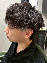 ディスイズバーバーフォース(THIS IS BARBER 4th)&nbsp;波巻きパーマ ツーブロックマッシュ 黒髪 束感パーマ 20代
