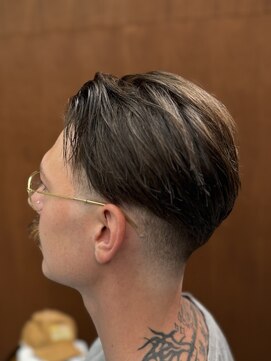 フランクス バーバー ウエストトウキョウ 吉祥寺店(FRANK’S BARBER WEST TOKYO) リバースセンターパートニュアンスパーマニュアンスウルフダウH