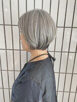 アイズ(I'z)&nbsp;大人のグレイヘア・ショートボブ