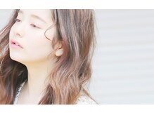 外国人風の透明感・手触り感アップ、硬い髪の方ももやわらかな印象に