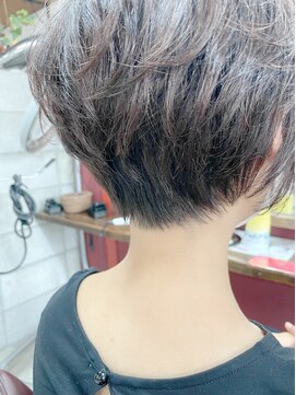 ルーファス 恵比寿 渋谷(Ruufus) 白髪ハイライト襟足スッキリショート【Ruufus恵比寿渋谷】3157c