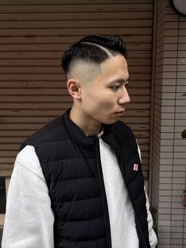 ウェルネス(Wellness) 七:三スキンフェード