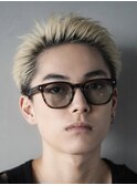 スパイキーショート短髪ハイトーンブリーチツーブロック刈り上げ