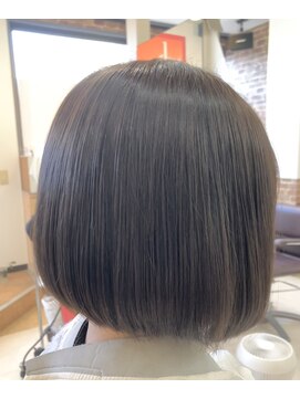 カットハウス はさみの部屋 ショートボブ/襟足スッキリ/髪質改善/フォギーグレージュ/前髪有