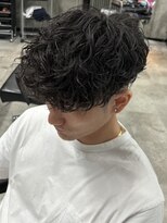 イーラ(era)&nbsp;黒髪スパイラルパーマフェード眉毛スペインカール