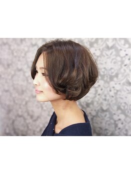 骨格や髪質を見極めた高いカット技術で一番似合うスタイルに♪顔周りの仕上がりが、小顔につながる！