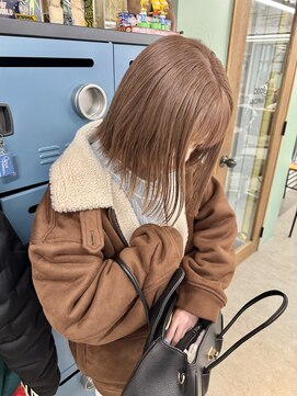 ヒビヲ(HIBIO) ショートボブ切りっぱなしボブタッセルボブミルクティーベージュ