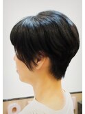 癖毛がおさまり扱いやすいショートカット♪メガネで髪も跳ねない