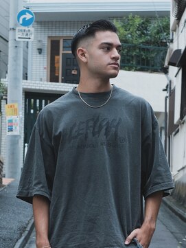 ザ チョップ ショップ ハラジュク(THE CHOP SHOP HARAJUKU) サイドパート + スキンフェード