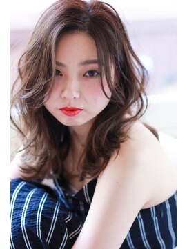 イロドリ ヘアーデザイン(IRODORI hair design) IRODORI　センターパートのゆるふわセミロング　［西尾一寛］