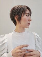 ヘアーデザイン ミヤビ 広尾(HAIR DESIGN MIYABI) 大人かわいいショートボブ × シルバーカラー