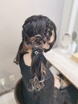 ヘアセットサロン ミント(Hair set salon MINT)&nbsp;編みカチュお花ツイン