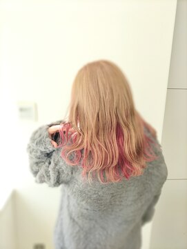 ゼル ビッグアイ(ZELE) インナーピンクとウェーブスタイル