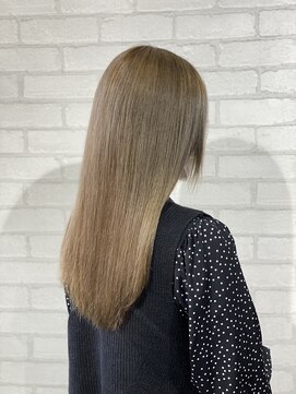 ビスイル 秋葉原店(Vis ill) ハイトーンホワイトブロンド×韓国風切りっぱなし小顔ボブ