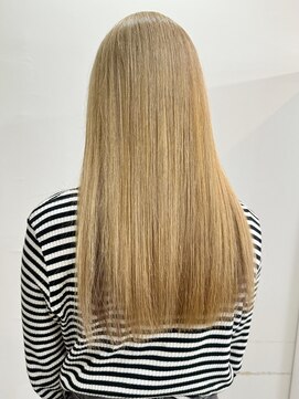 サクラ オモテサンドウ(SAKURA) ブロンドベージュ/ブリーチカラー/表参道