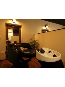 懲りやすい頭皮をじっくりほぐして、お仕事で溜まった疲れを解消しませんか？癒しの極上ヘッドスパを是非☆