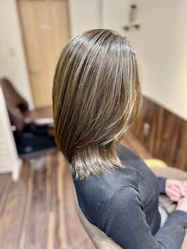 ホワイトマットベージュ/レイヤーボブ♪