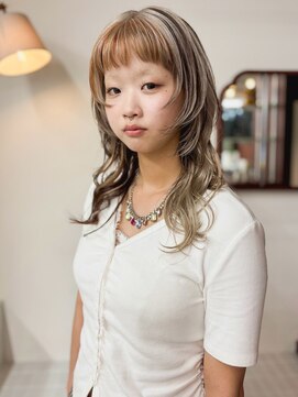 トゥコ(tuco) レイヤーカット ウルフカット ブリーチカラー ベージュ