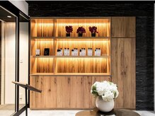 サルファ ヘアデザイン 名古屋 丸の内(S.ALPHA HAIR DESIGN)の雰囲気（開放感のある受付エリアと毎週変わる生花[髪質改善/縮毛矯正]）