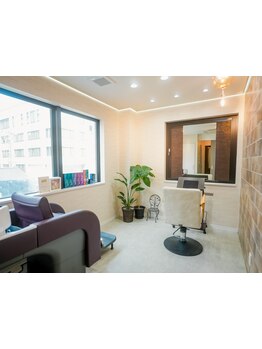 ひとりのスタイリストが丁寧に接客させていただきます。落ち着いた空間が魅力的なプライベートサロンです♪