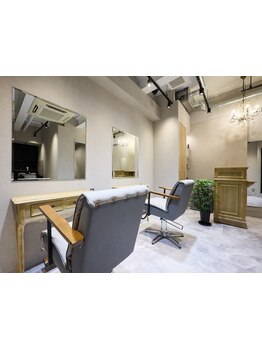 経験豊富なオーナーが最初から最後までマンツーマンで施術するから理想が叶う＊髪のお悩みも相談しやすい！