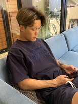 ラフ バイ マグ 南松本(R.A.F. by Mag) ハイライトセンターパートコンマヘアツーブロック刈り上げ