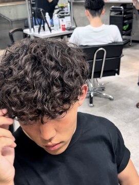 イーラ(era) スペインカール　ツイストスパイラル眉カットメンズパーマ