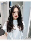 ミディアム ロング レイヤー センター分け 小顔 ツヤ 黒髪