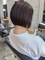 ローハ アゲオ(Lowha -ageo-)&nbsp;ツヤ感たっぷり！ストレートラインの美シルエット前下がりボブ