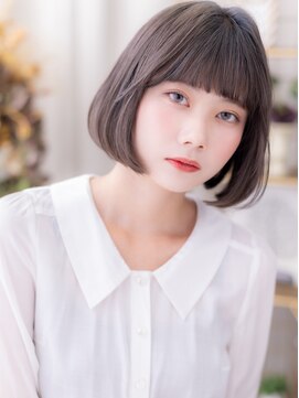 ぱっつん前髪グレーアッシュワンカールボブa上尾20代30代40代