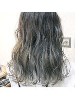 フェリシータ 緑地公園店(felicita) シルバーカラーカーキグレージュバレイヤージュ