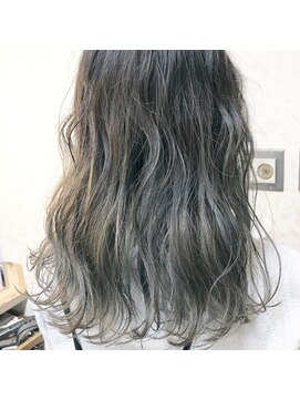 フェリシータ 緑地公園店(felicita) シルバーカラーカーキグレージュバレイヤージュ