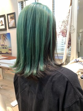 ラッシュグラス(Rush grass) エメラルドカラー個性派デザインセクションカラー