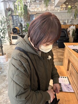 ウィークエンド(WEEKEND) 暖色カラーぱつっとボブ